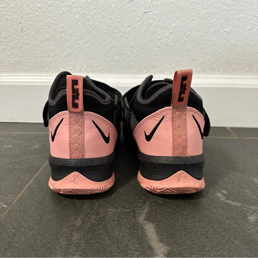 Nike Lebron Soldier XIII GS‎ Youth Size 4.5Y
